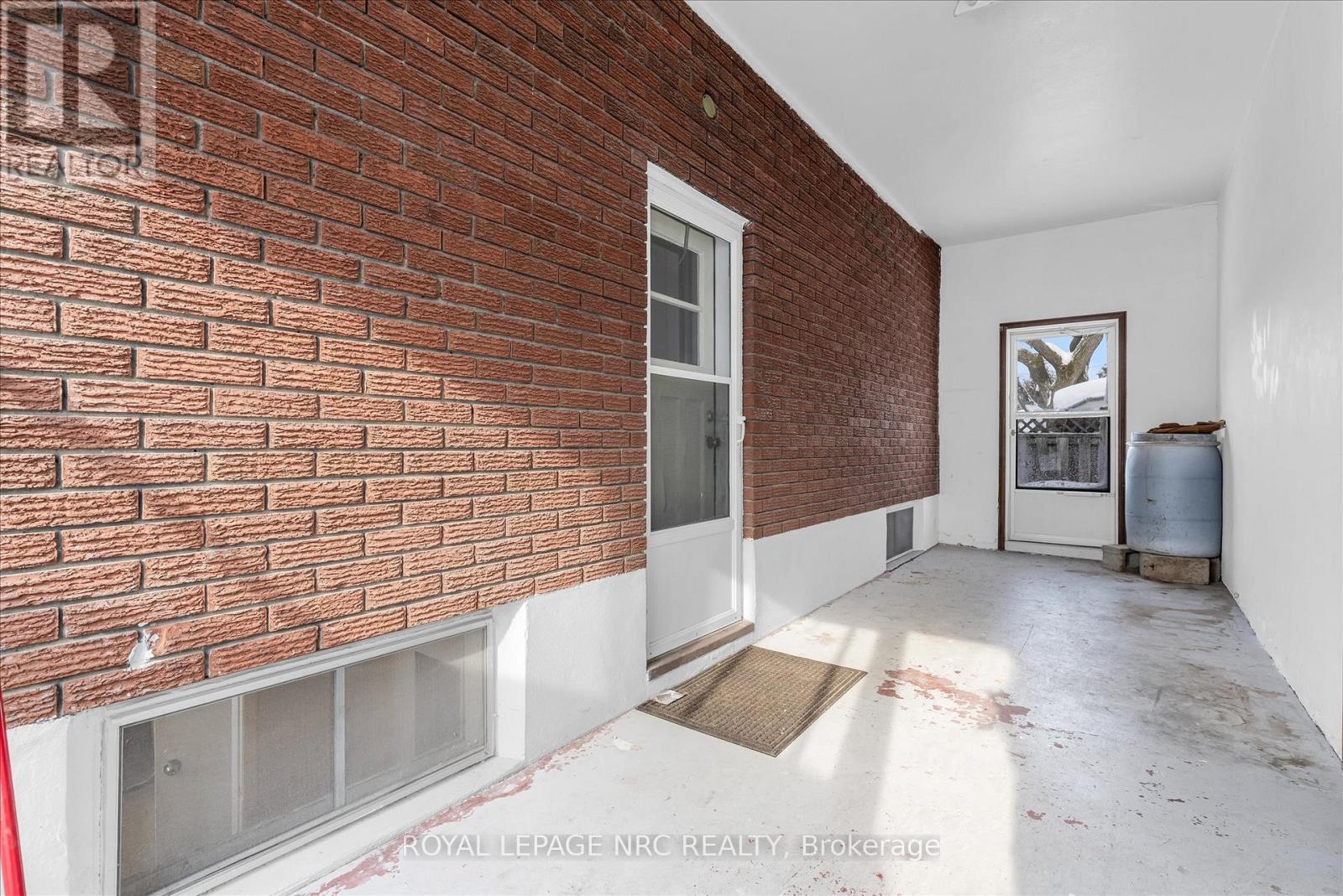 162 RYERSON STREET - 36