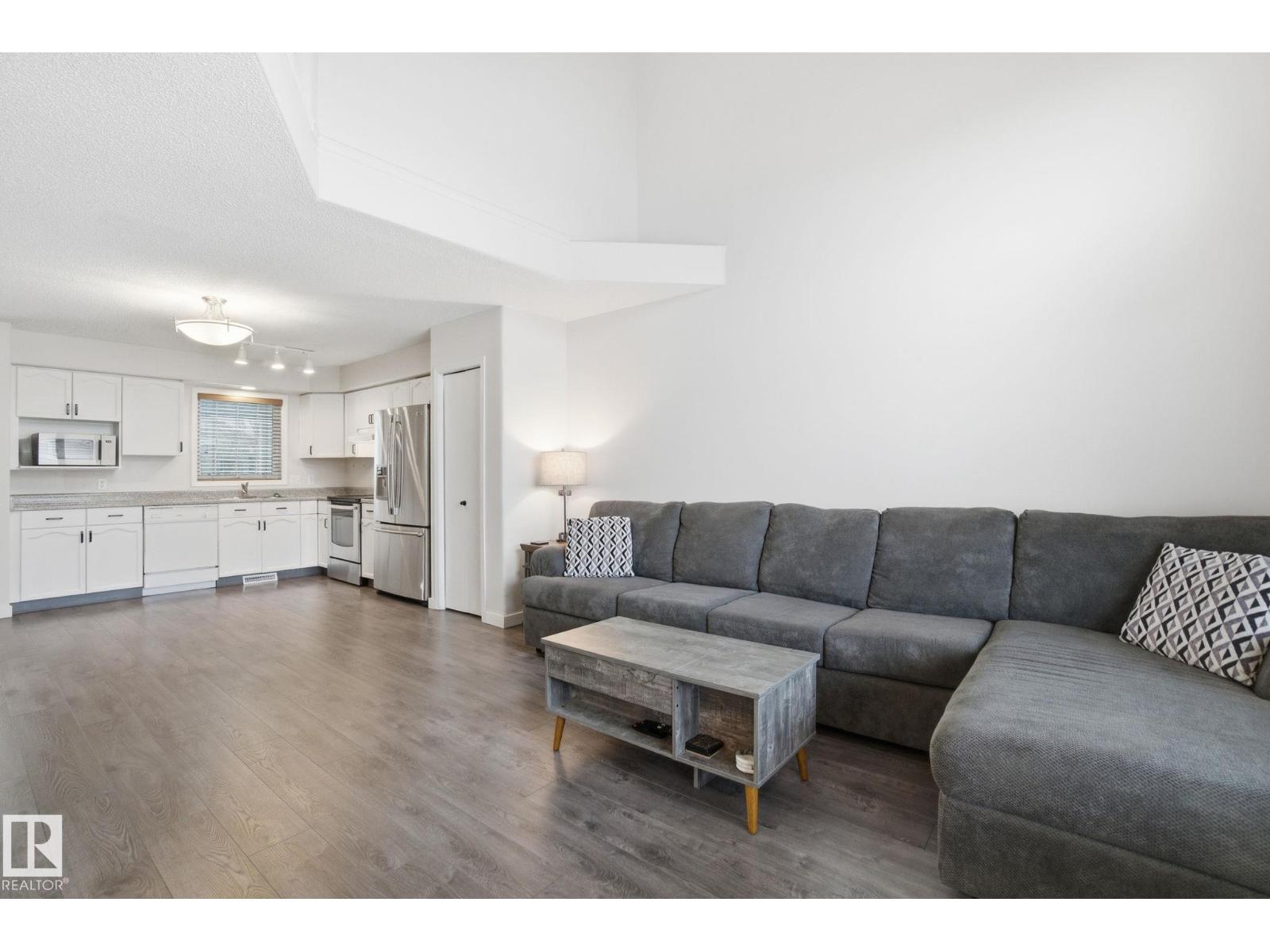 71 CALEDONIA DR, Leduc