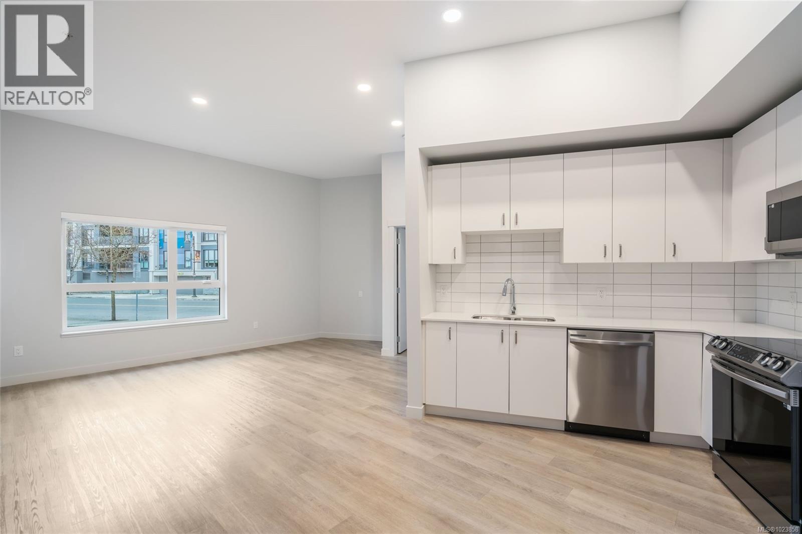 #104 164 Alberni Hwy - 28