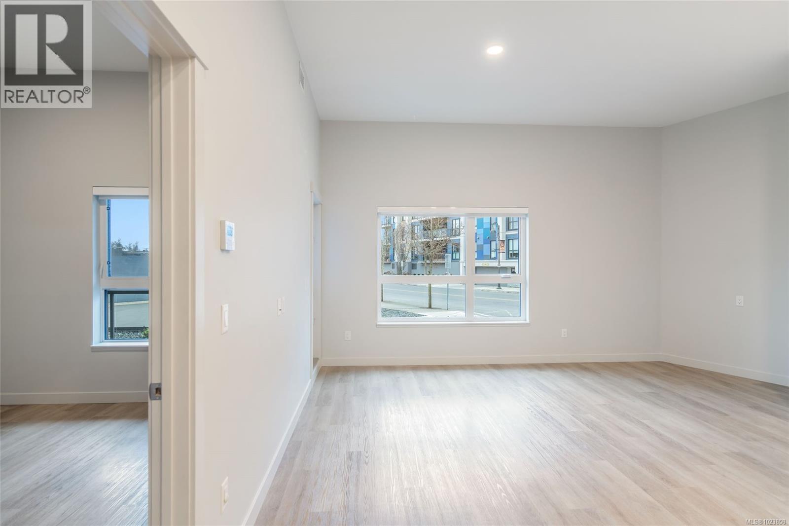 #104 164 Alberni Hwy - 32