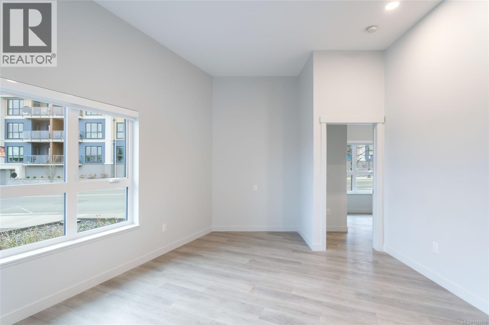 #104 164 Alberni Hwy - 35