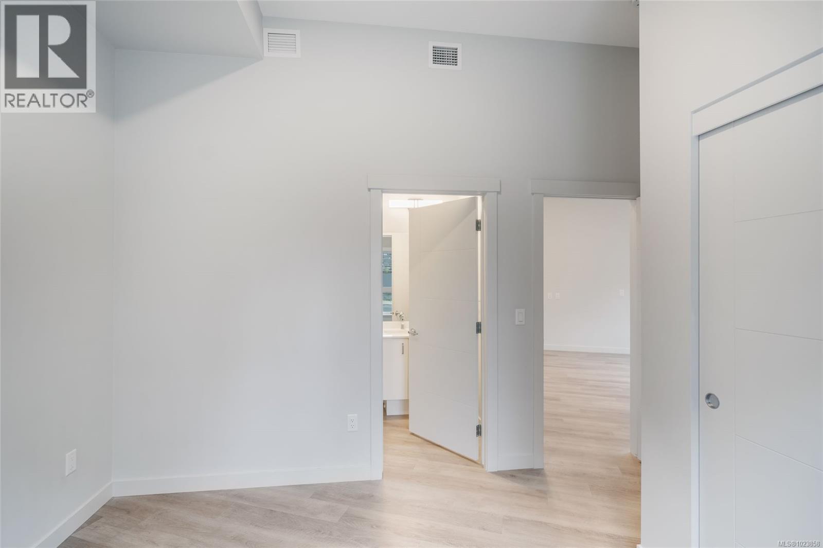 #104 164 Alberni Hwy - 38