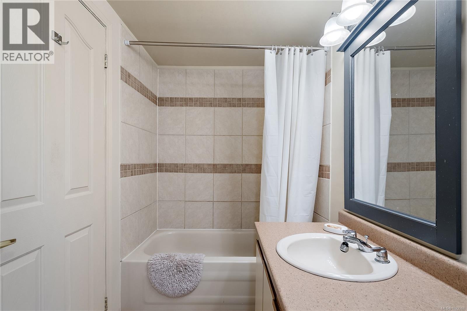 5 869 Clarke Rd, Central Saanich