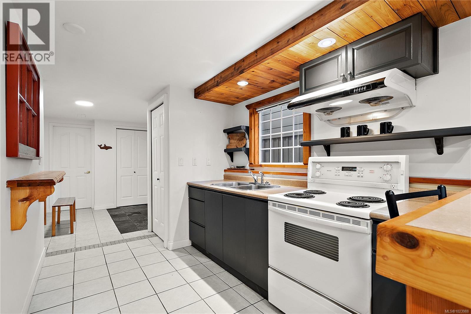 5 869 Clarke Rd, Central Saanich