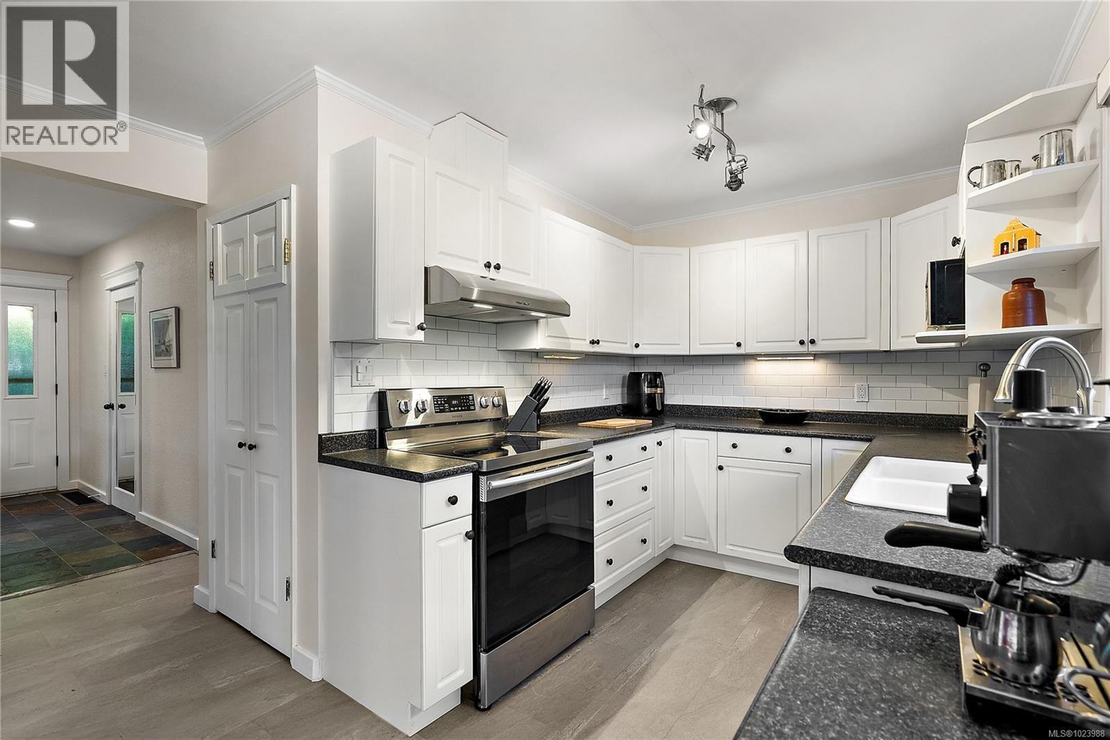 5 869 Clarke Rd, Central Saanich