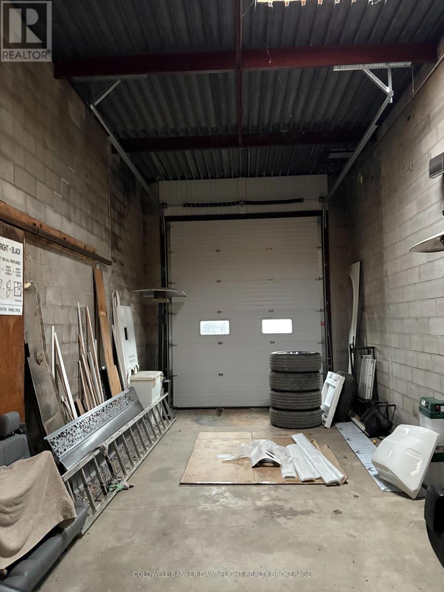 180 VICTORIA STREET W Property Photo