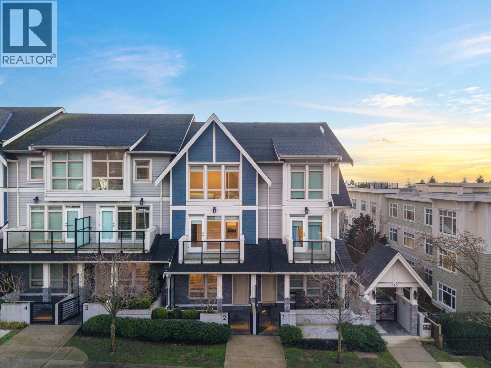 2 115 W QUEENS ROAD, North Vancouver