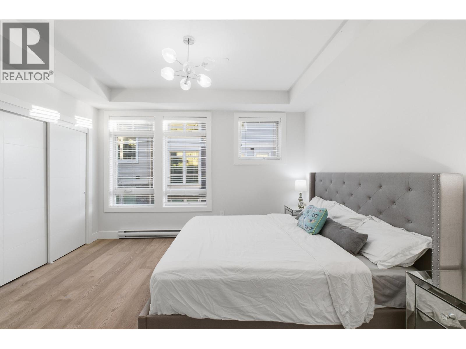 2 115 W QUEENS ROAD, North Vancouver