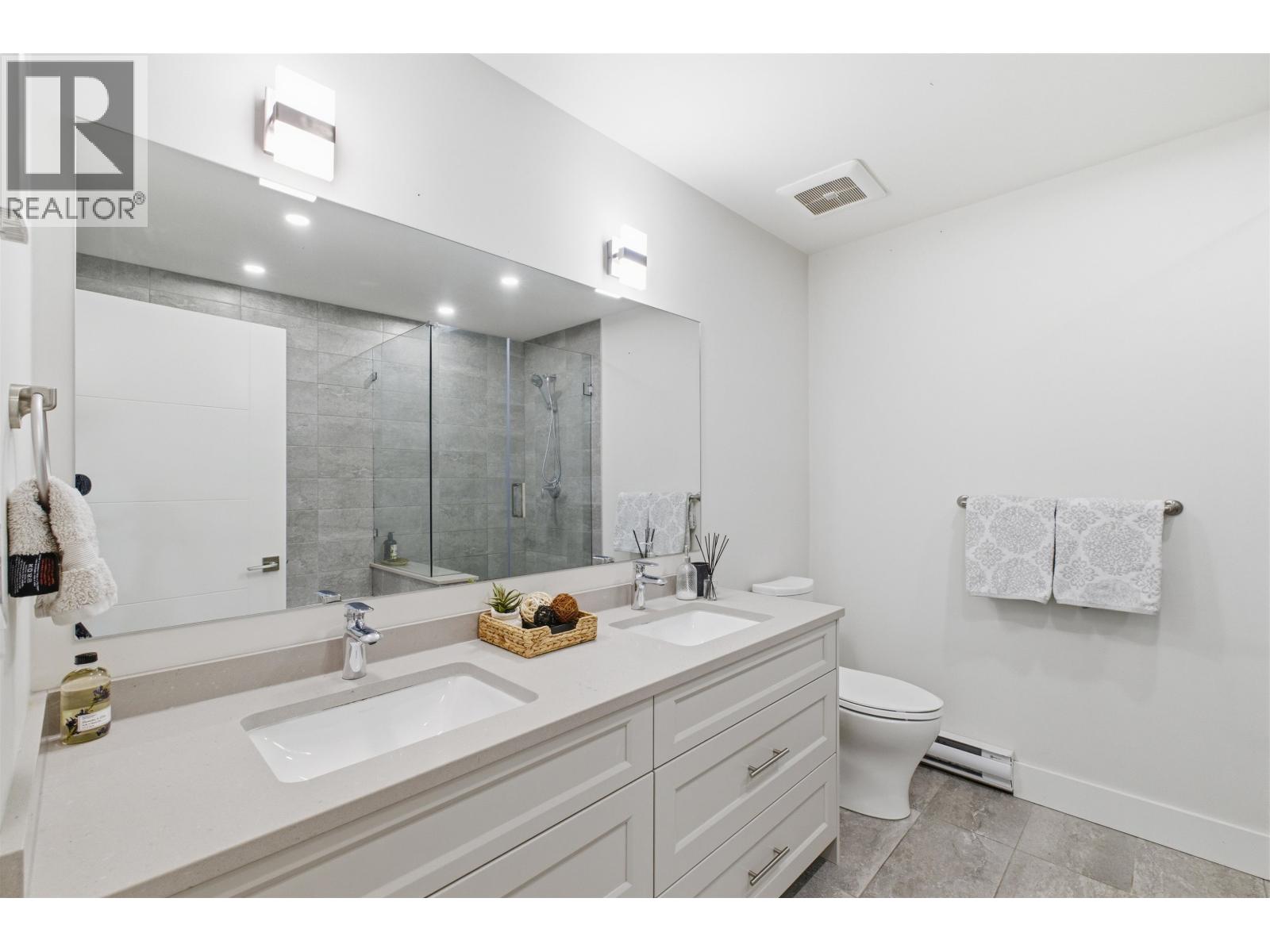 2 115 W QUEENS ROAD, North Vancouver