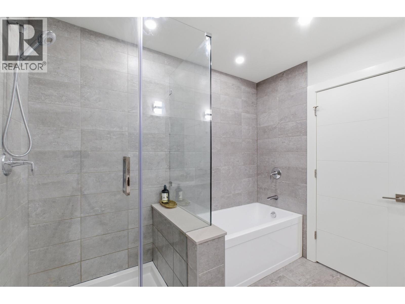 2 115 W QUEENS ROAD, North Vancouver