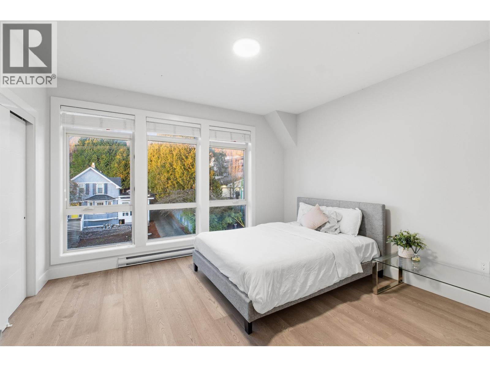 2 115 W QUEENS ROAD, North Vancouver