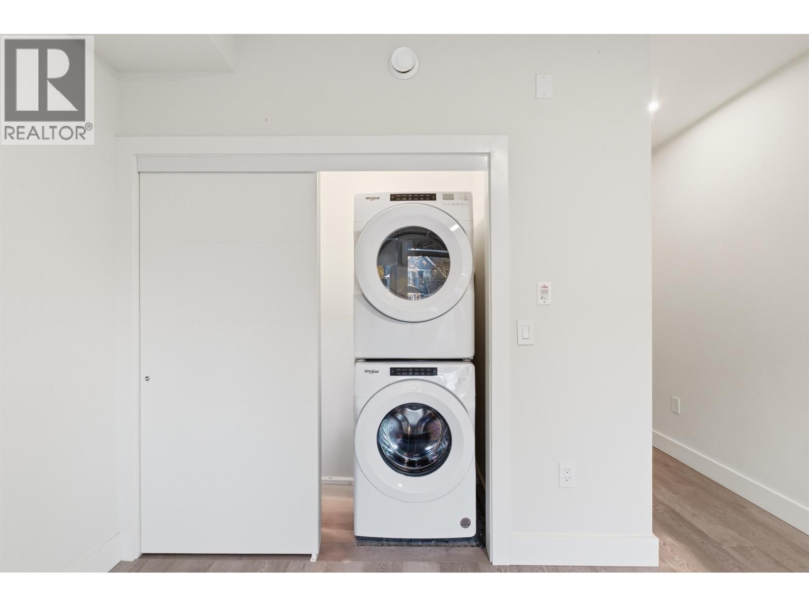 2 115 W QUEENS ROAD, North Vancouver