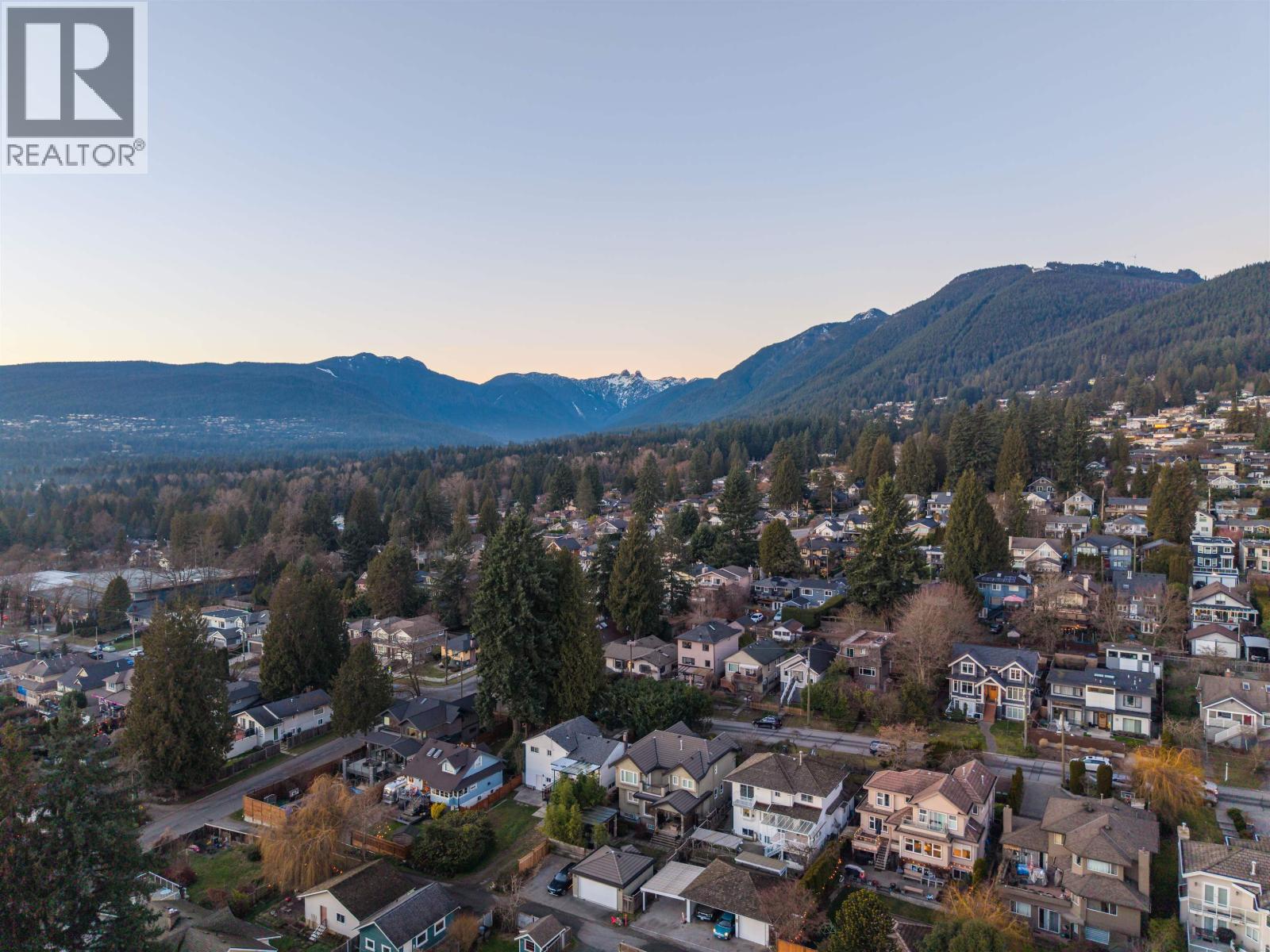 2 115 W QUEENS ROAD, North Vancouver