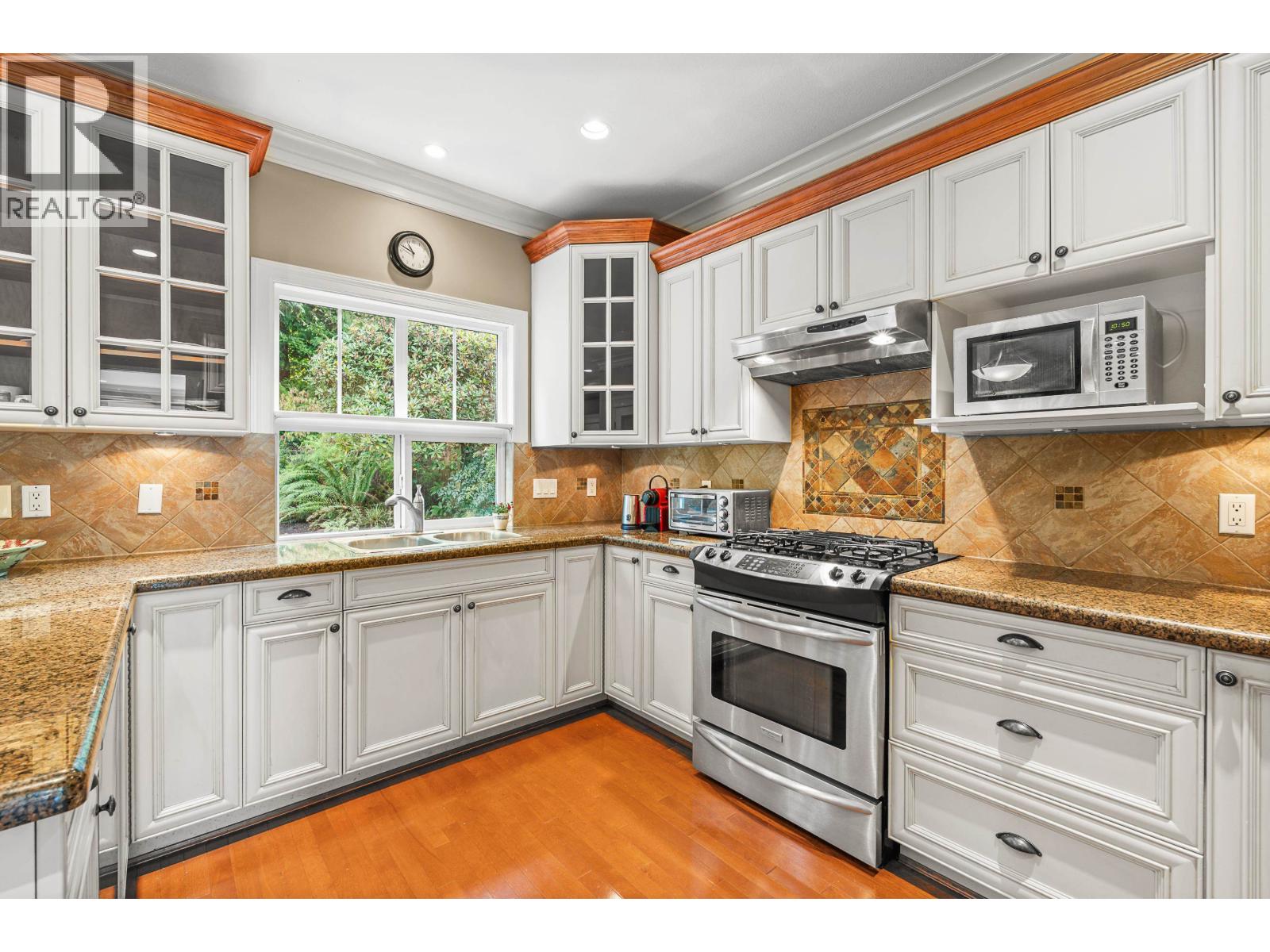 2958 MAHON AVENUE, North Vancouver