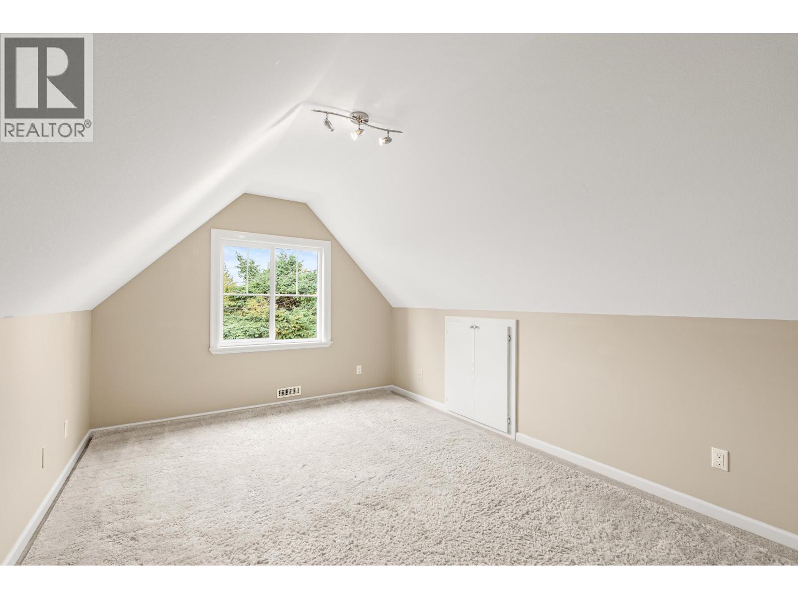 2958 MAHON AVENUE, North Vancouver