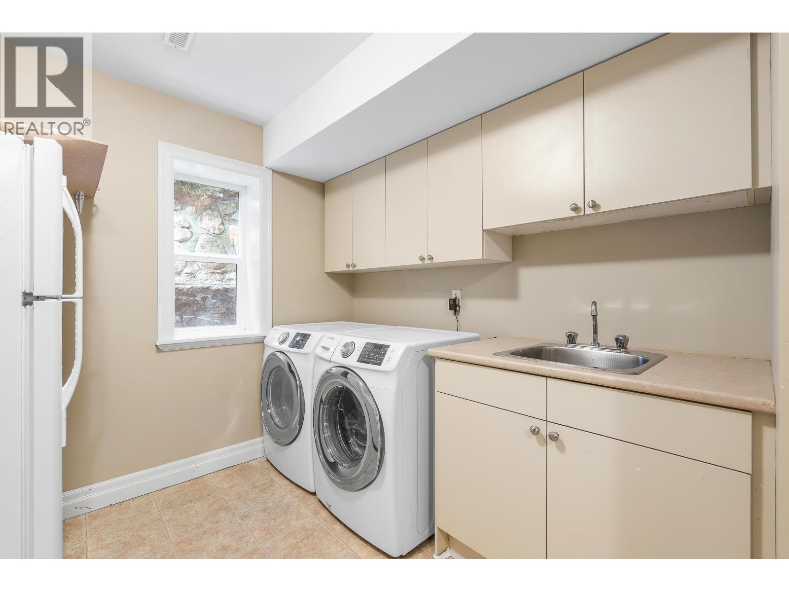 2958 MAHON AVENUE, North Vancouver