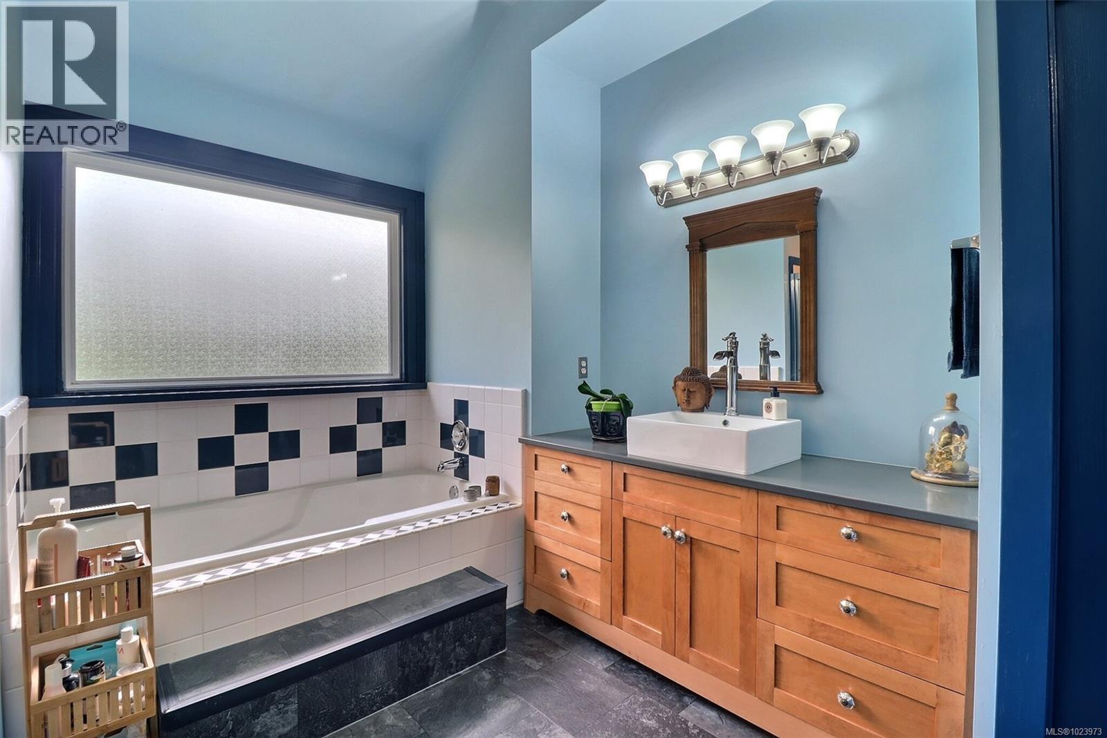 4755 Fairbridge Dr, Duncan