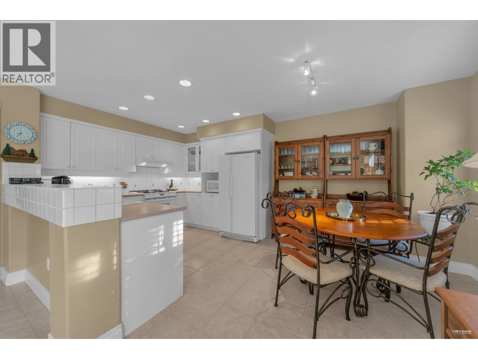 23 3405 PLATEAU BOULEVARD, Coquitlam