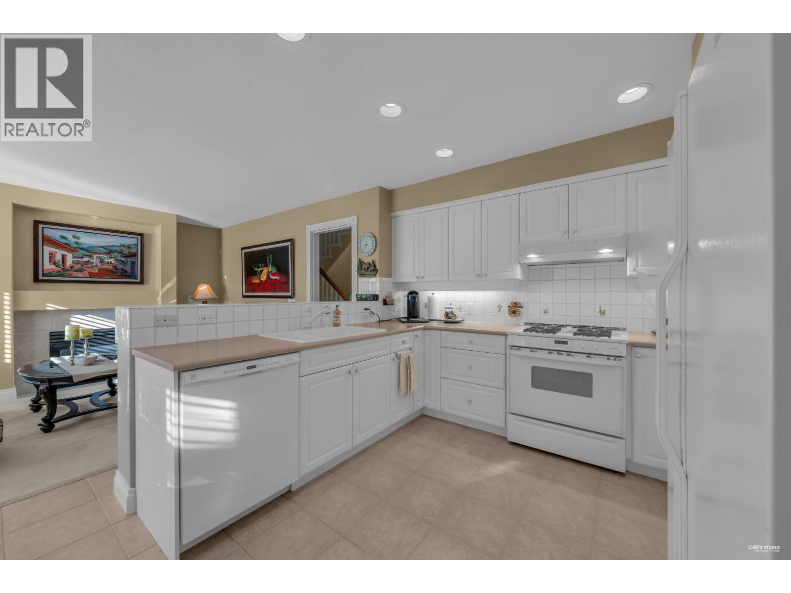 23 3405 PLATEAU BOULEVARD, Coquitlam