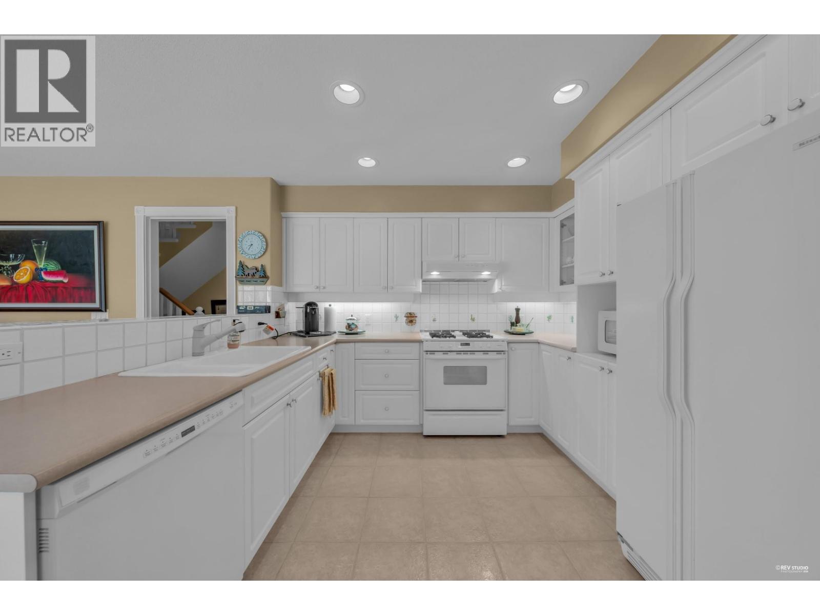 23 3405 PLATEAU BOULEVARD, Coquitlam