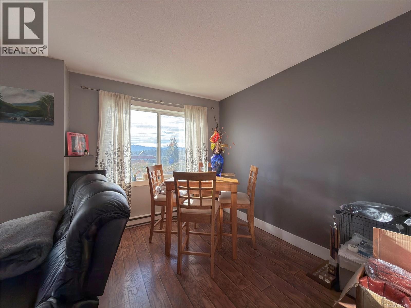 16 522 Dogwood St S, Campbell River