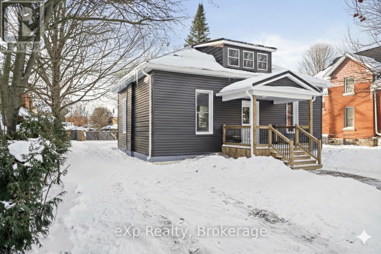 40 VICTORIA STREET S - Photo 3 of 46, Woodstock (Woodstock - South), Ontario