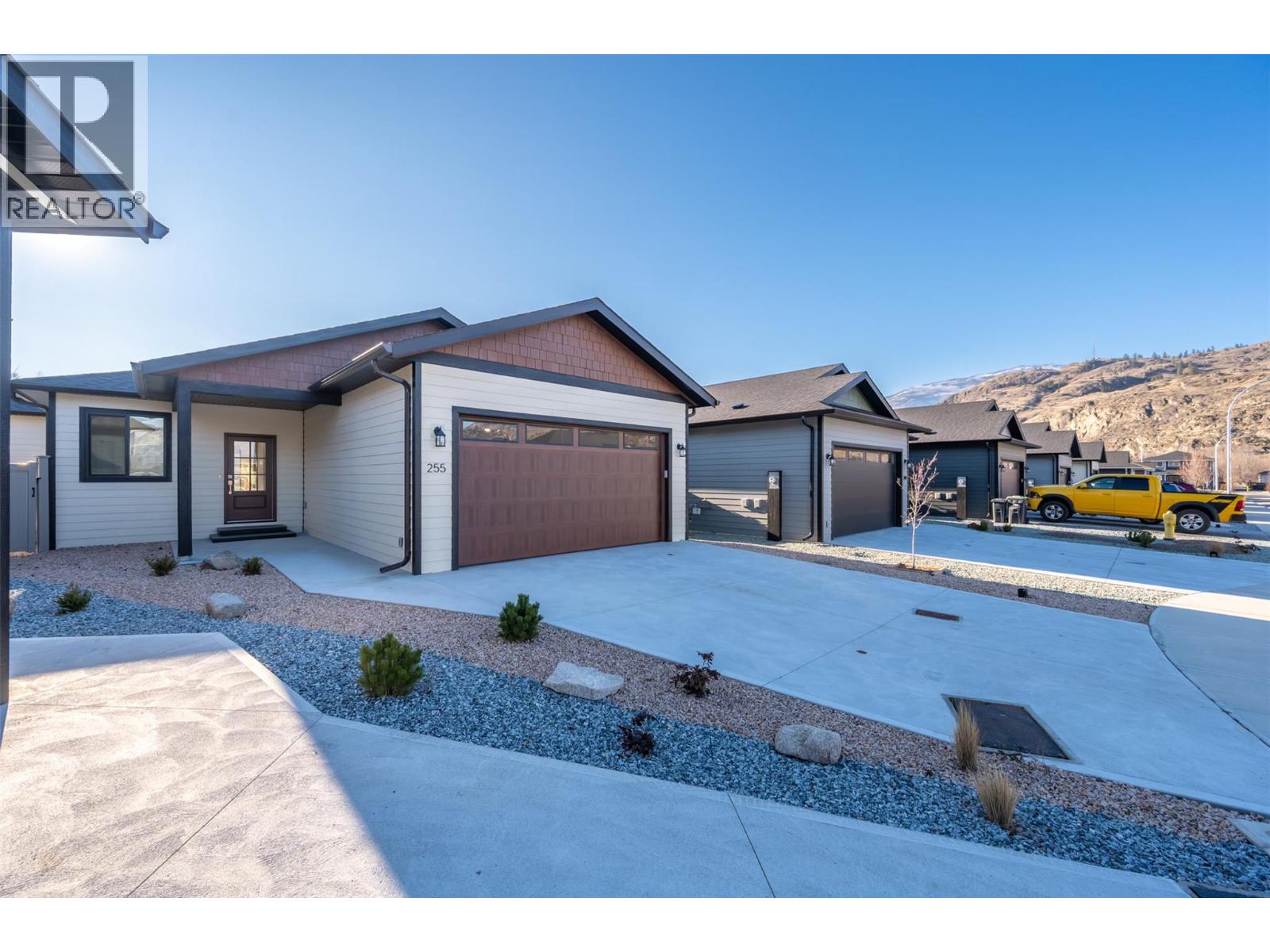 255 Bentgrass Avenue, Oliver