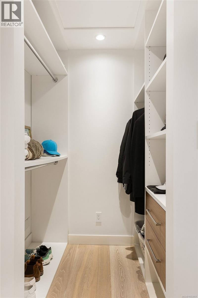 2151 Allenby St, Oak Bay