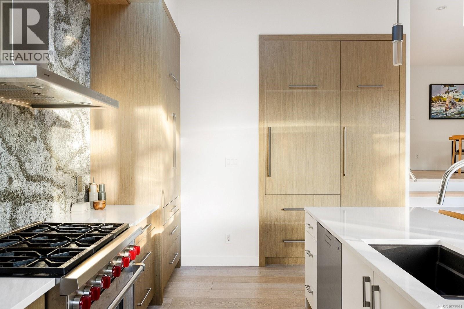 2151 Allenby St, Oak Bay