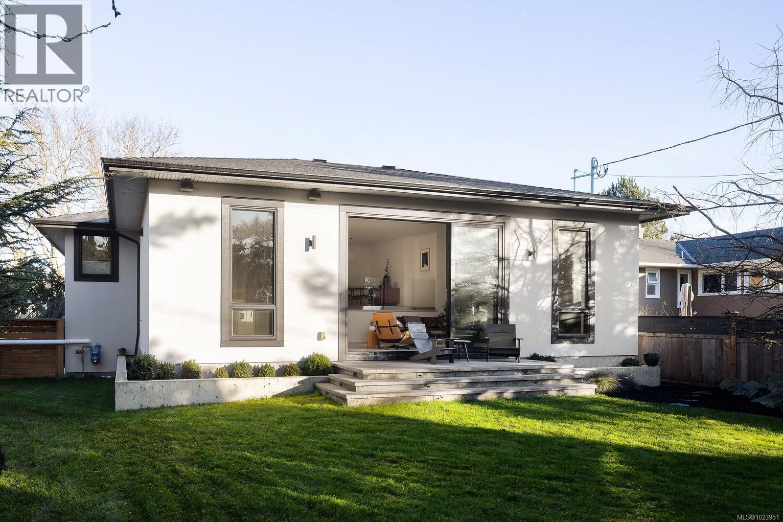 2151 Allenby St, Oak Bay