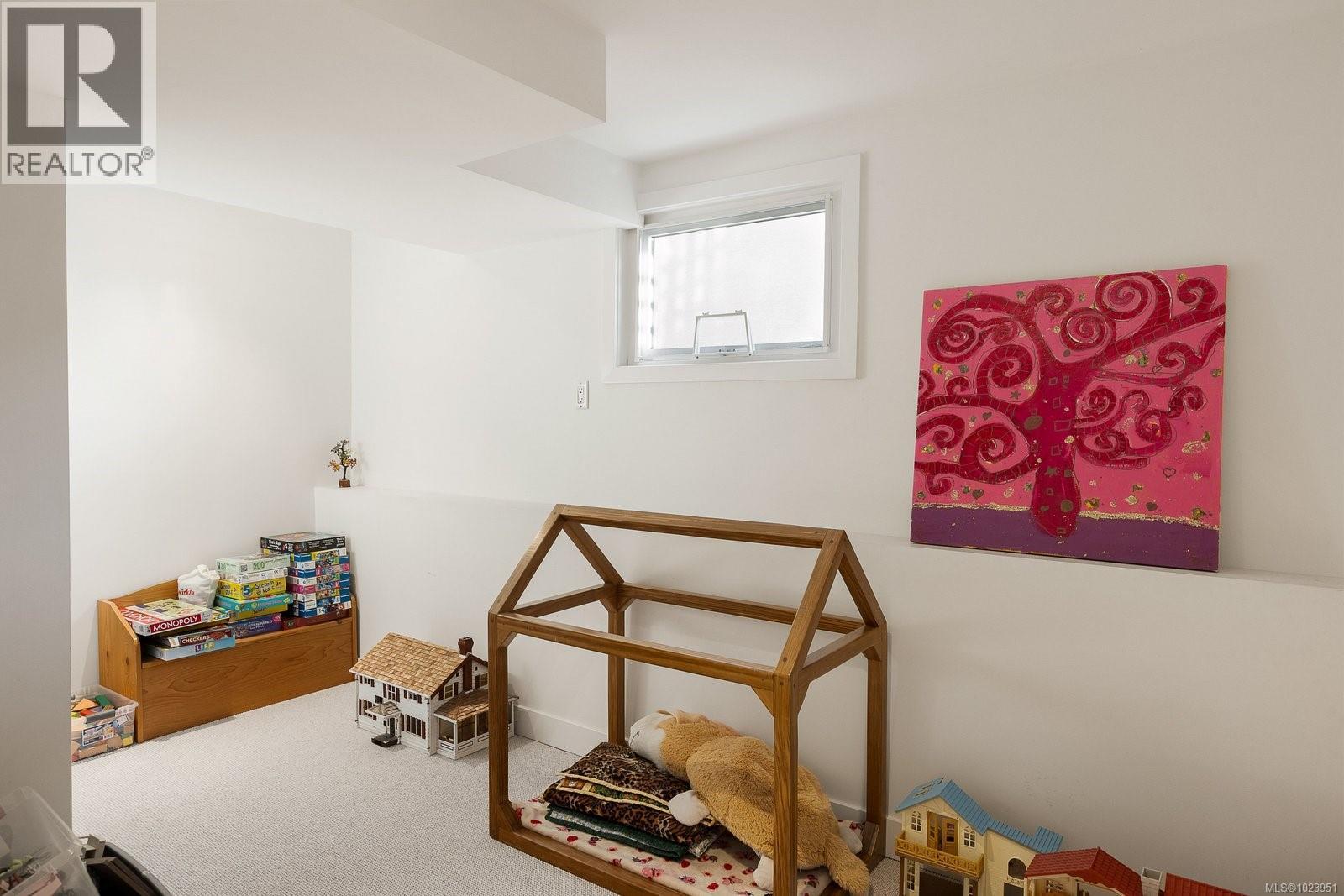 2151 Allenby St, Oak Bay