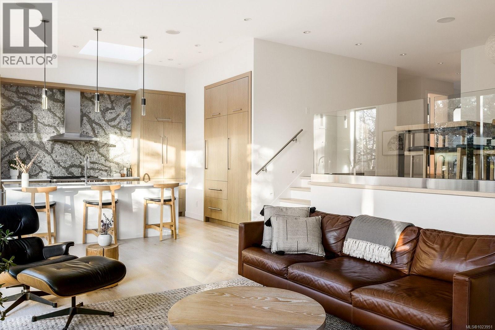 2151 Allenby St, Oak Bay