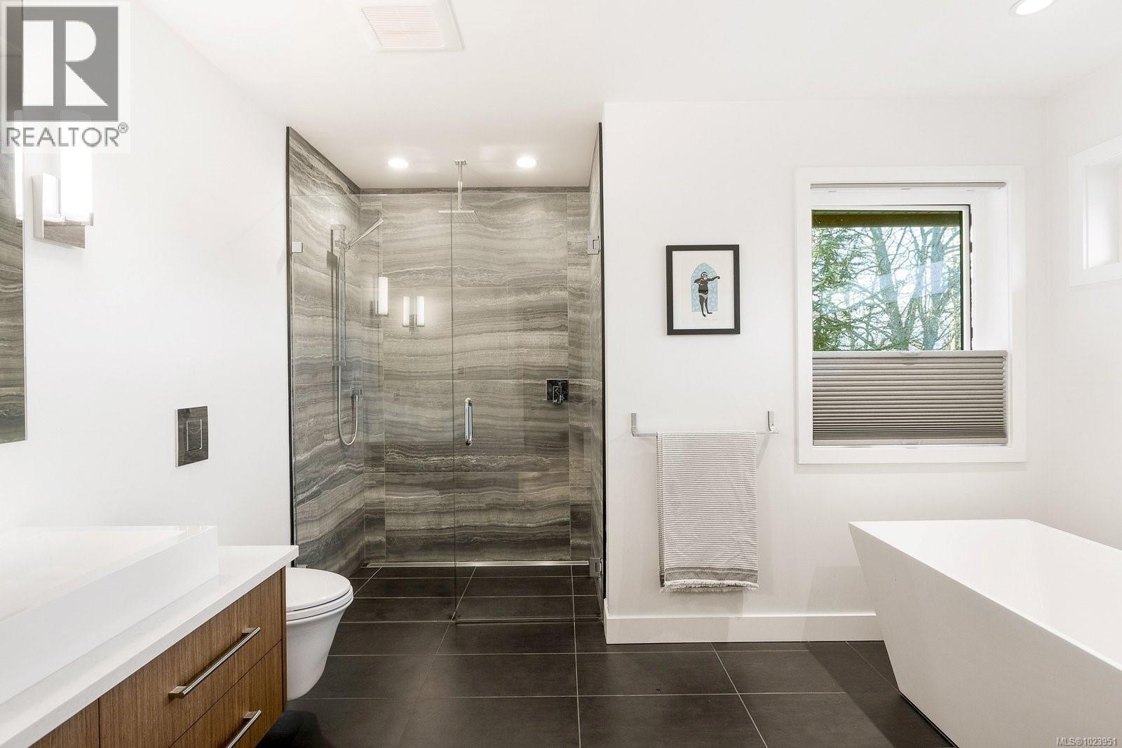 2151 Allenby St, Oak Bay