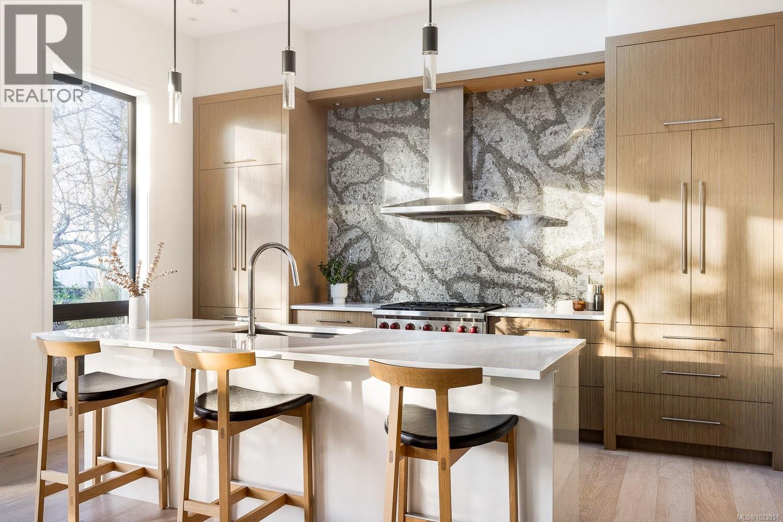 2151 Allenby St, Oak Bay