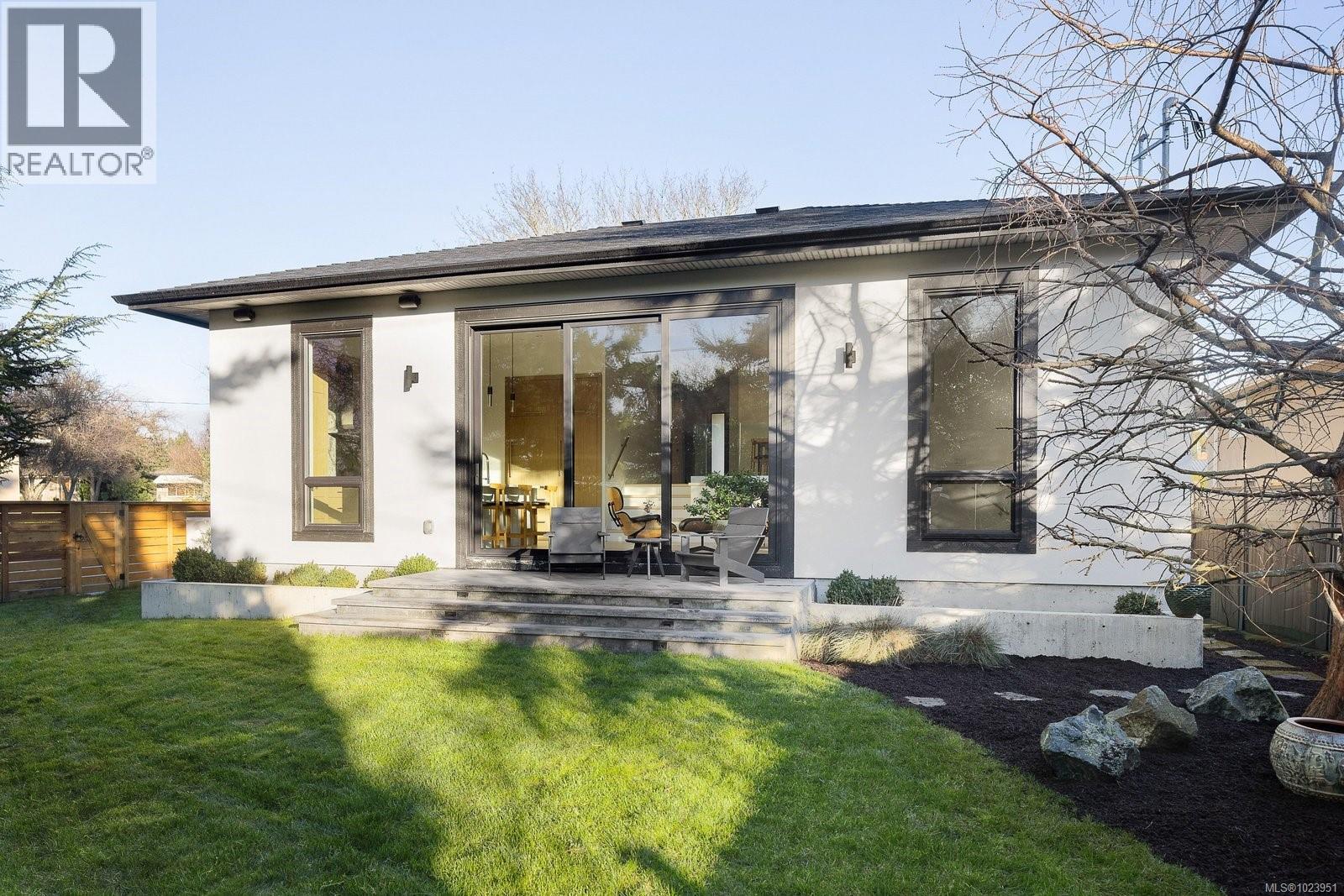 2151 Allenby St, Oak Bay