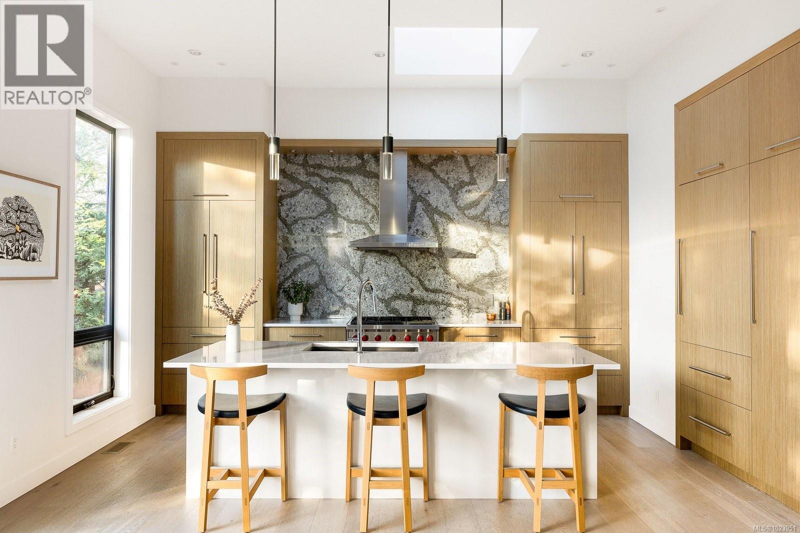 2151 Allenby St, Oak Bay