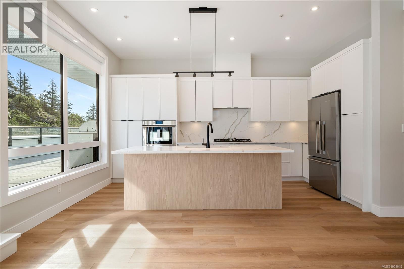 601 1810 Selenite Place, Langford