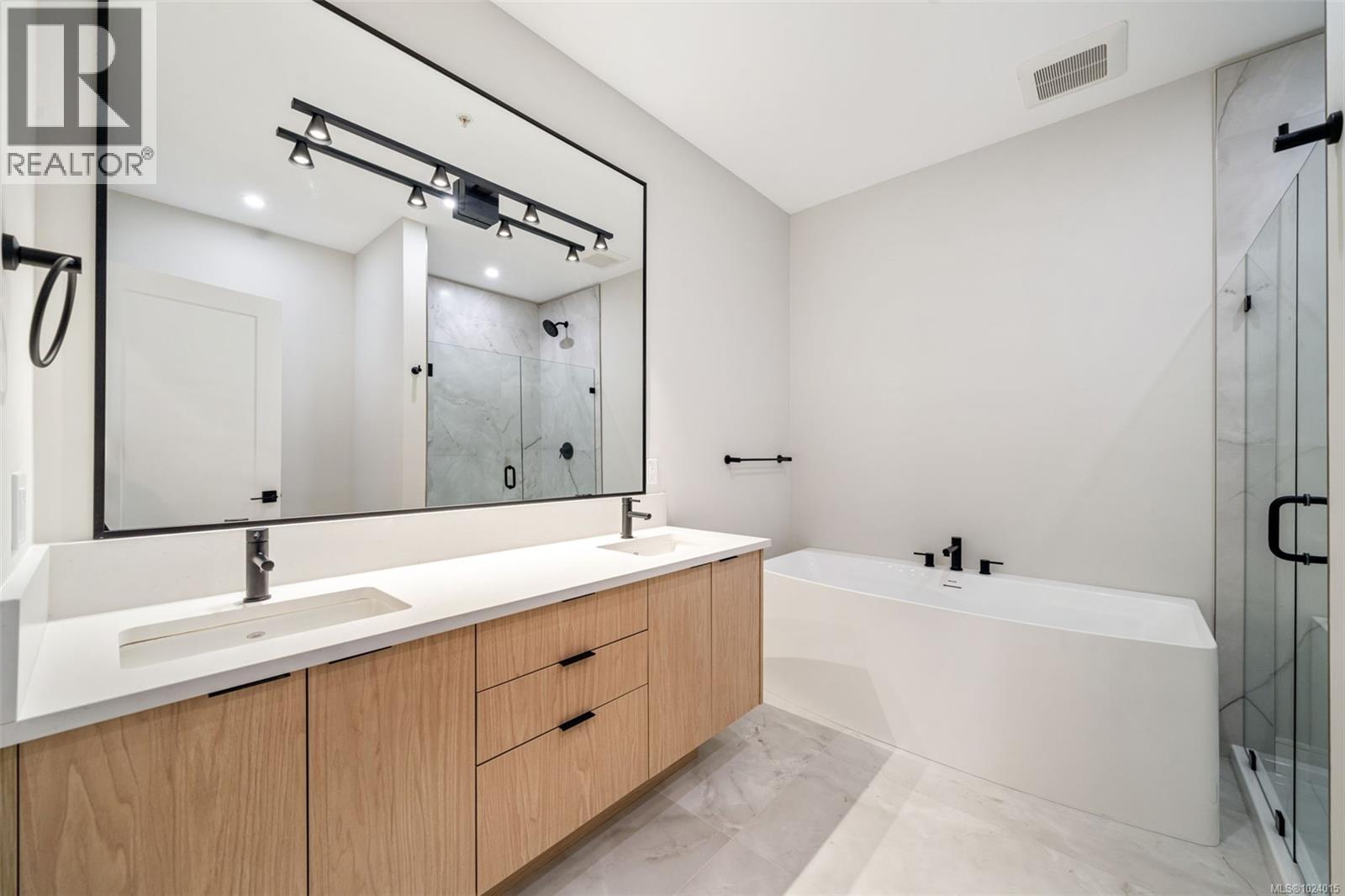 601 1810 Selenite Place, Langford