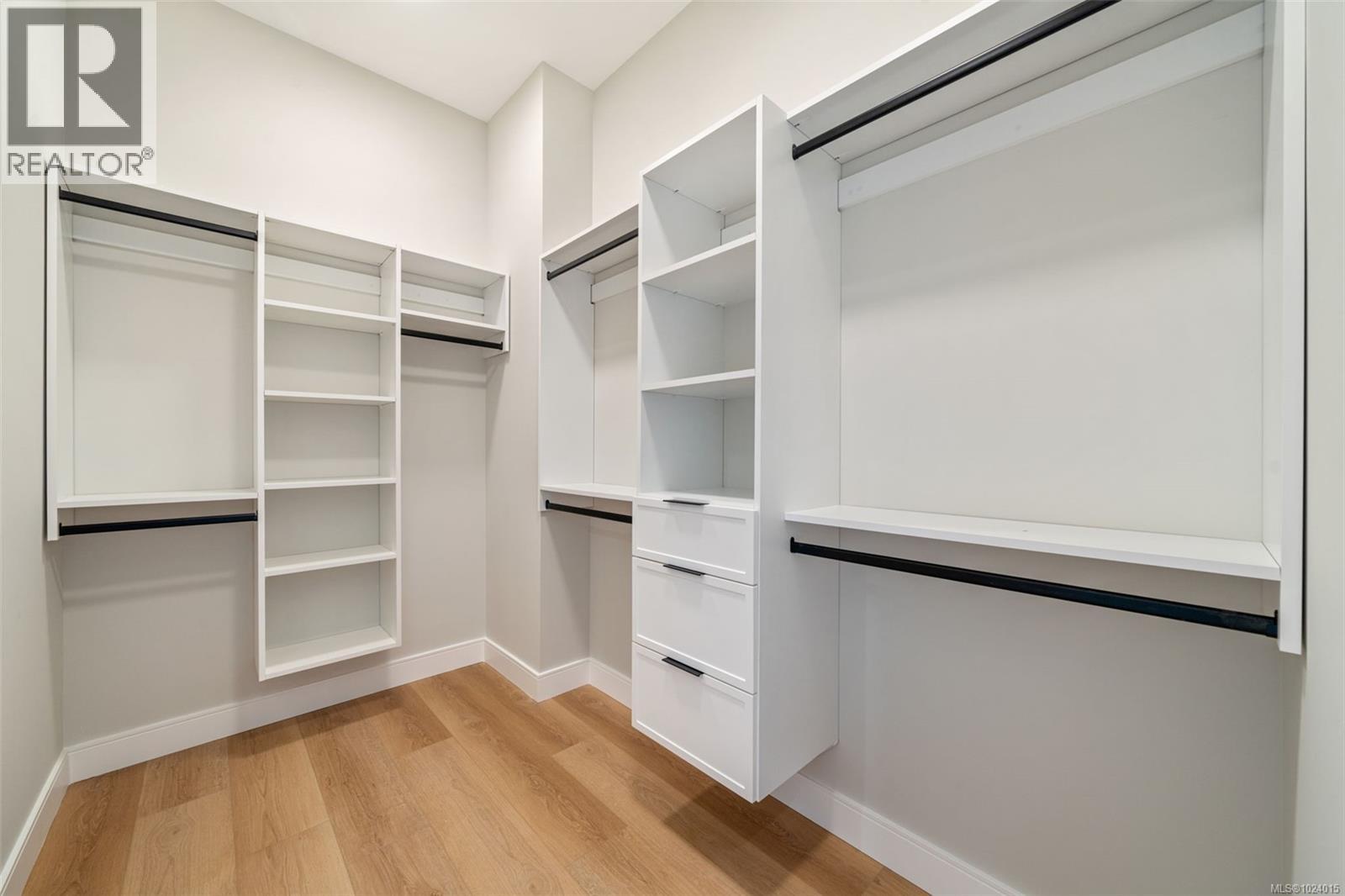 601 1810 Selenite Place, Langford