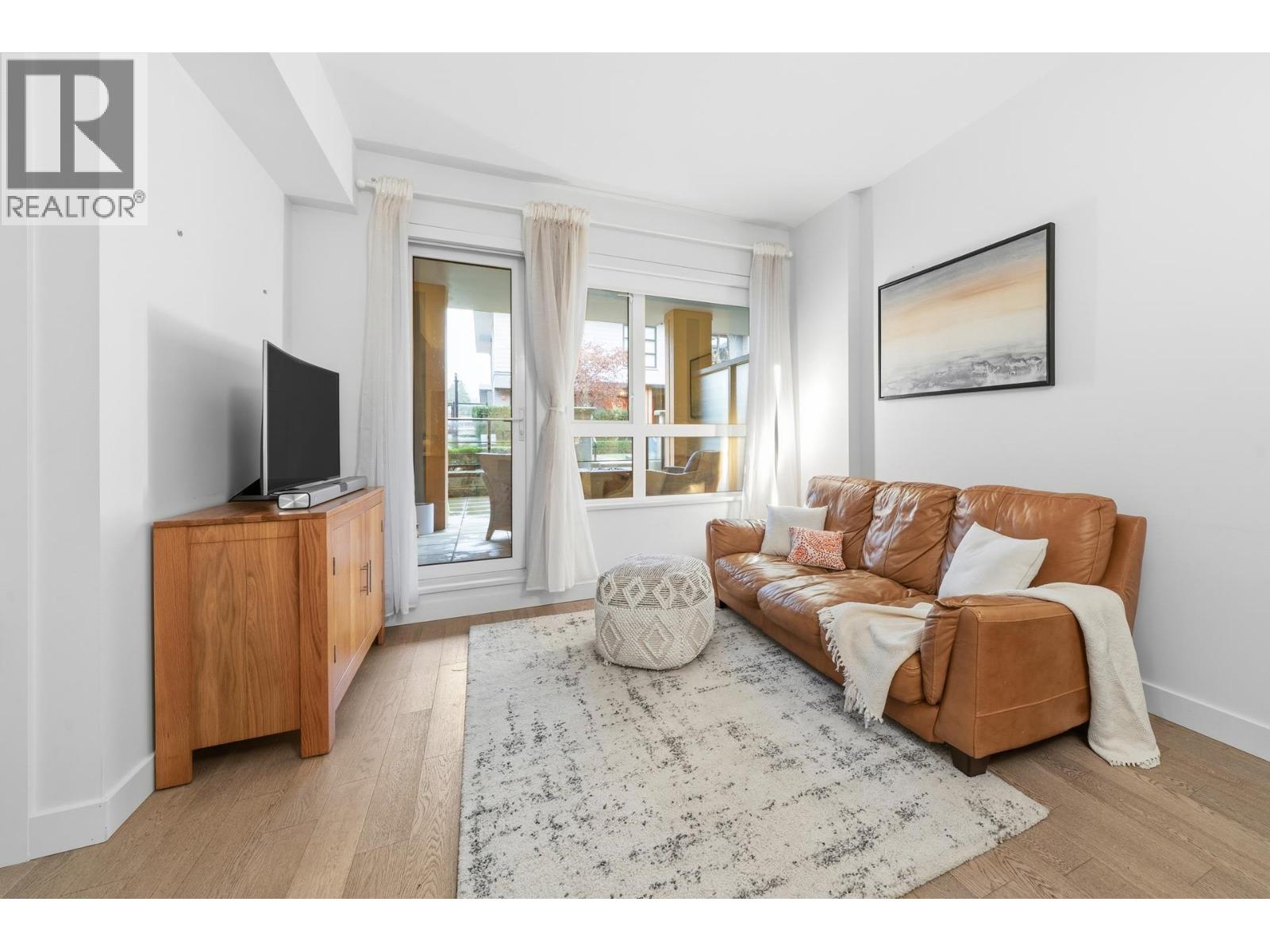 201 3220 CONNAUGHT CRESCENT, North Vancouver