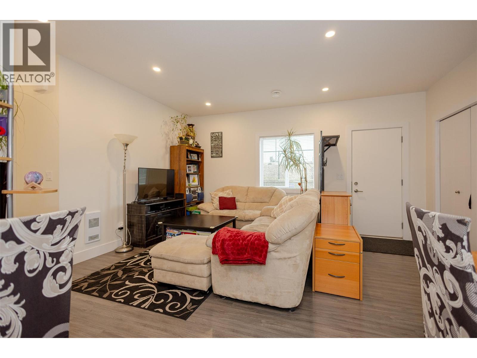 1077 Loseth Drive - 45
