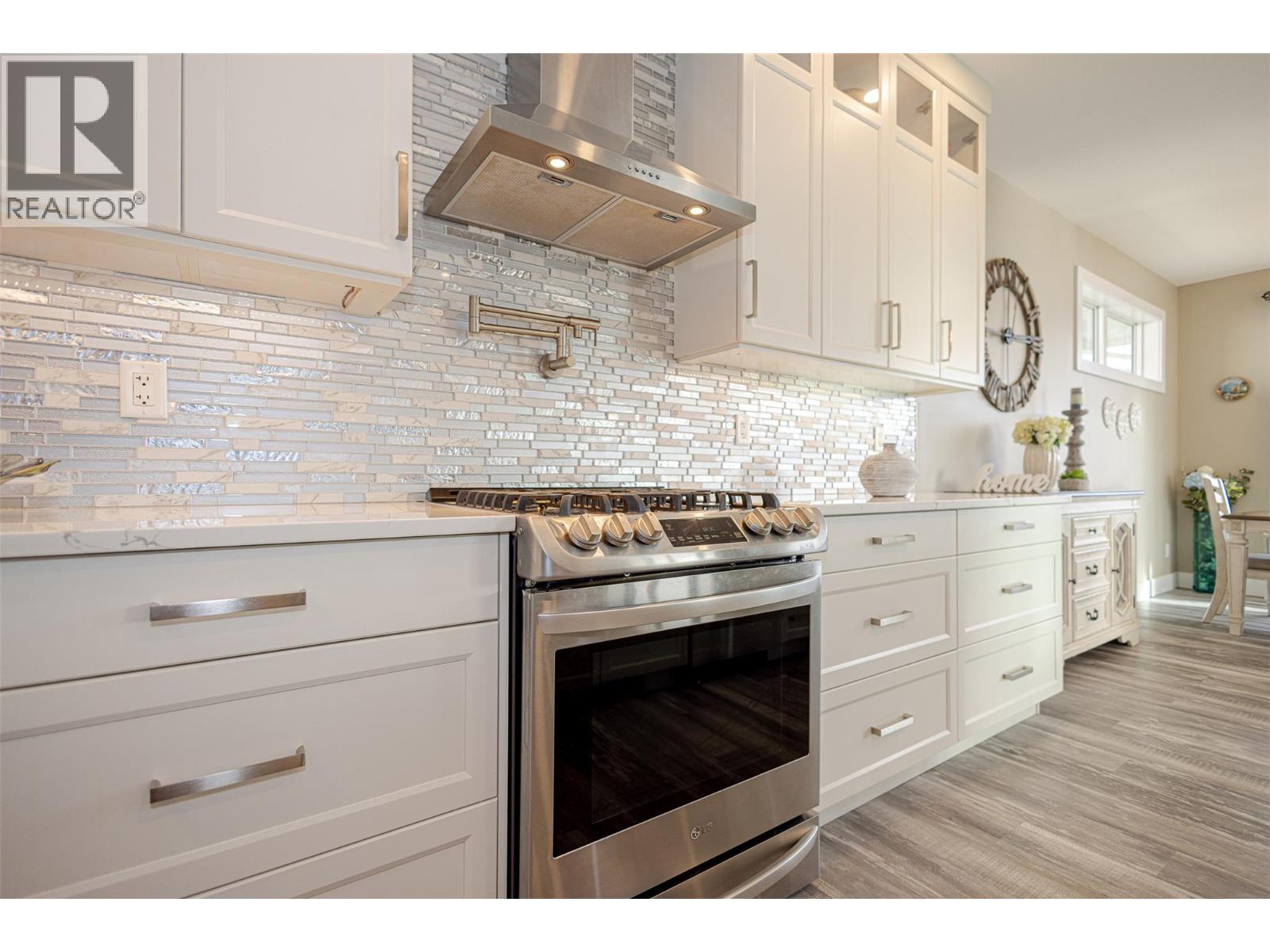 1077 Loseth Drive - 9