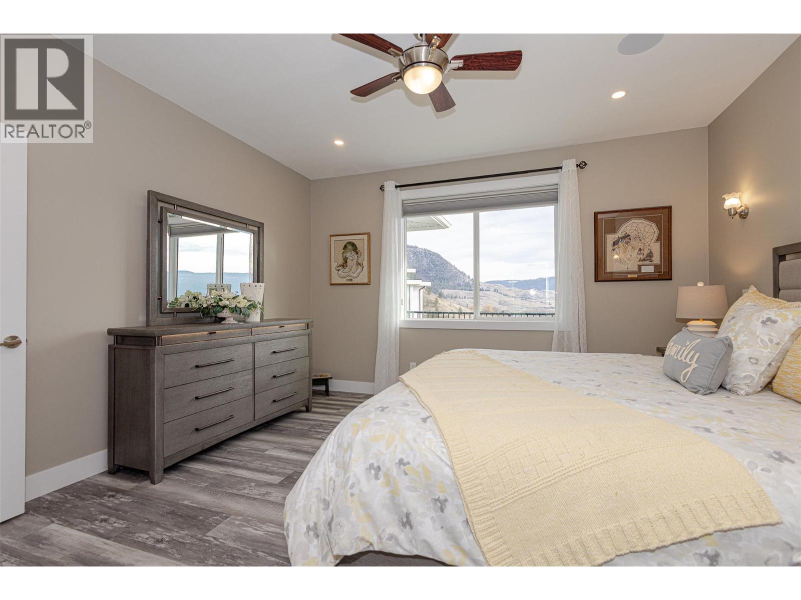 1077 Loseth Drive - 28
