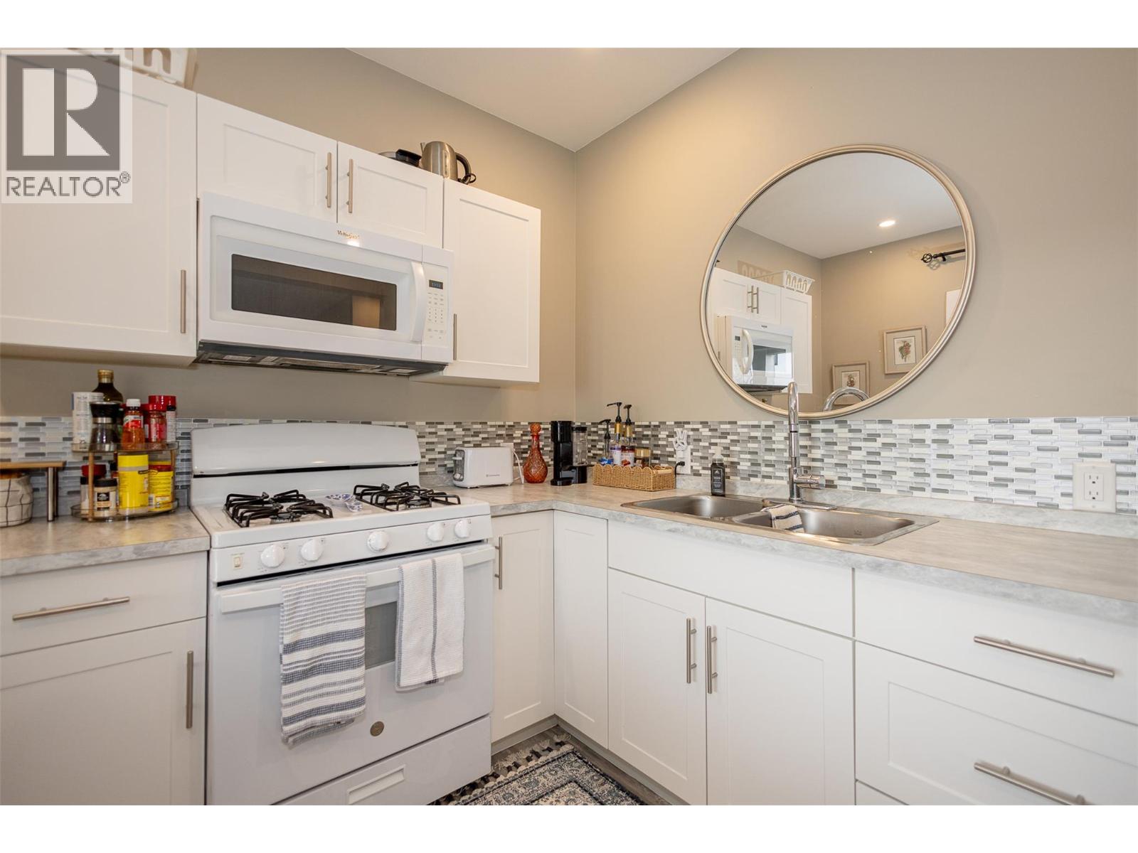 1077 Loseth Drive - 44
