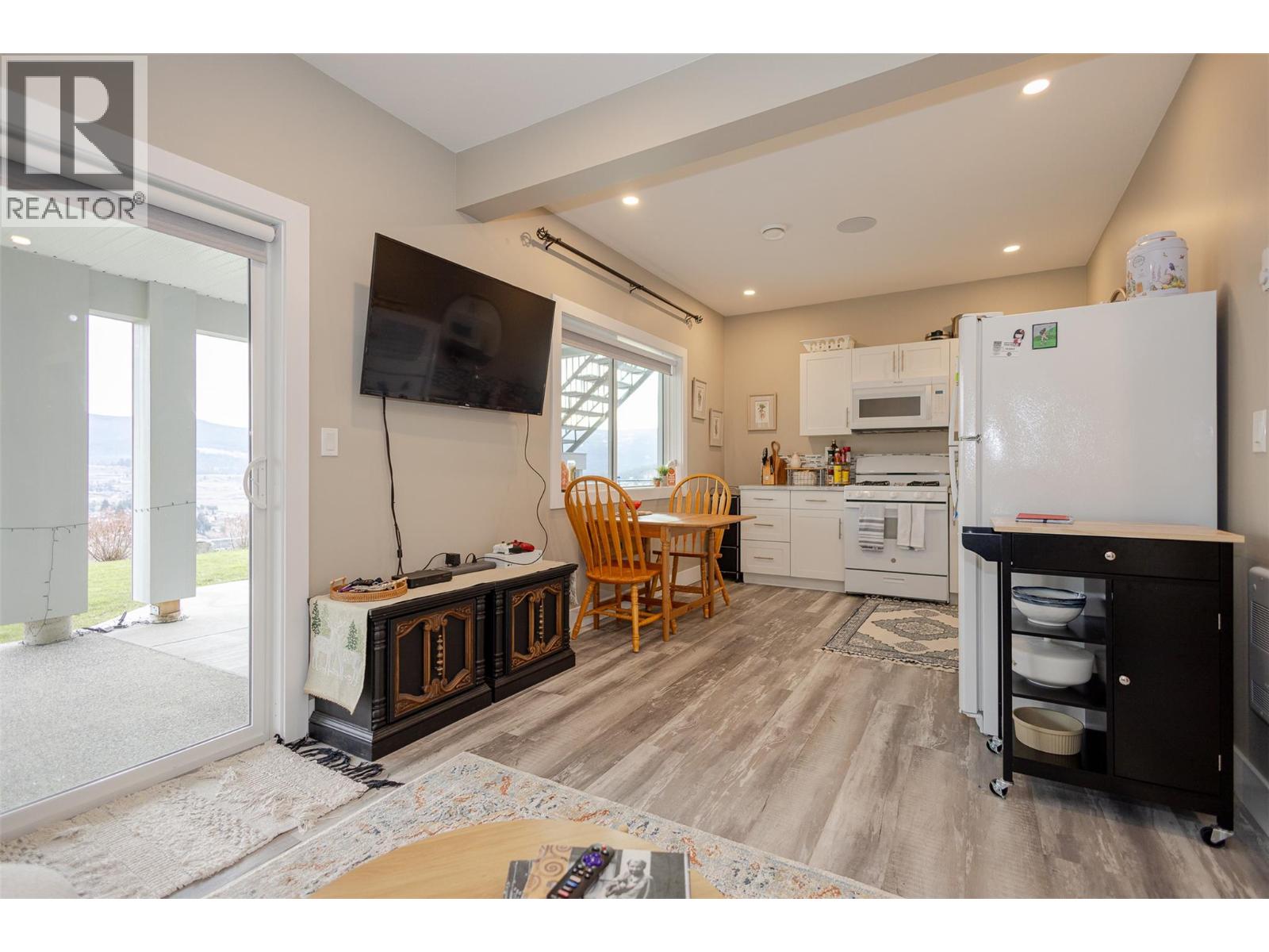 1077 Loseth Drive - 48