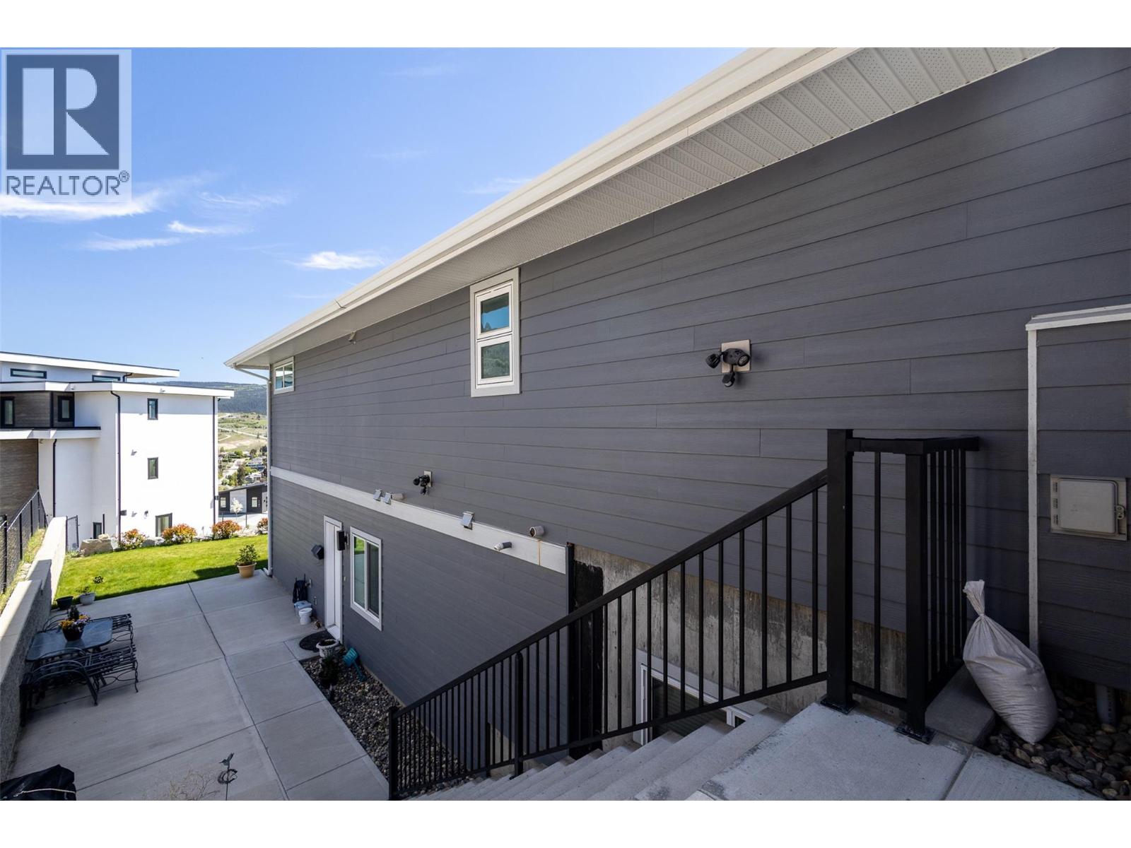 1077 Loseth Drive - 75