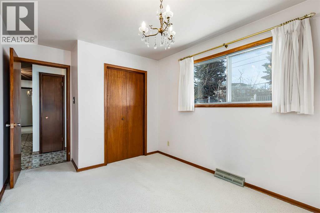 Single Family House Bi-level for Sale in  Hunts Crescent NW Huntington Hills Calgary 