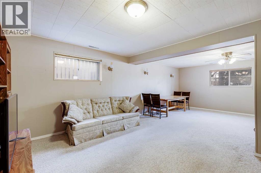 Single Family House Bi-level for Sale in  Hunts Crescent NW Huntington Hills Calgary 