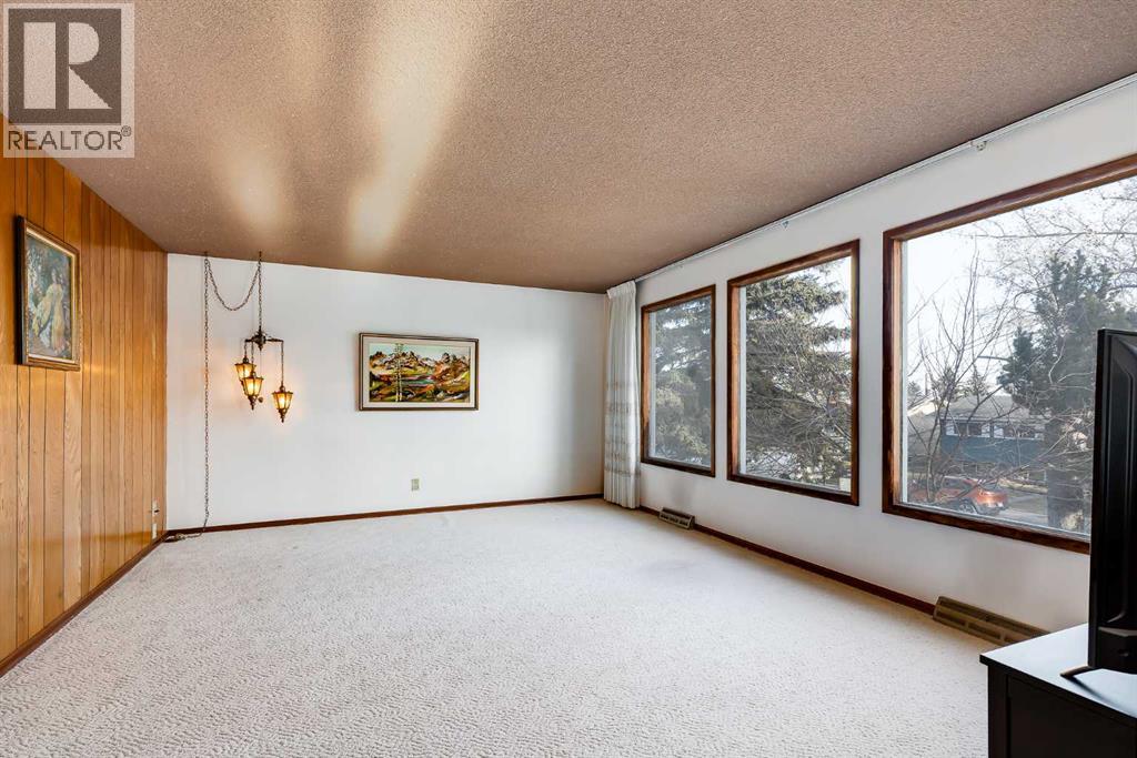 Single Family House Bi-level for Sale in  Hunts Crescent NW Huntington Hills Calgary 