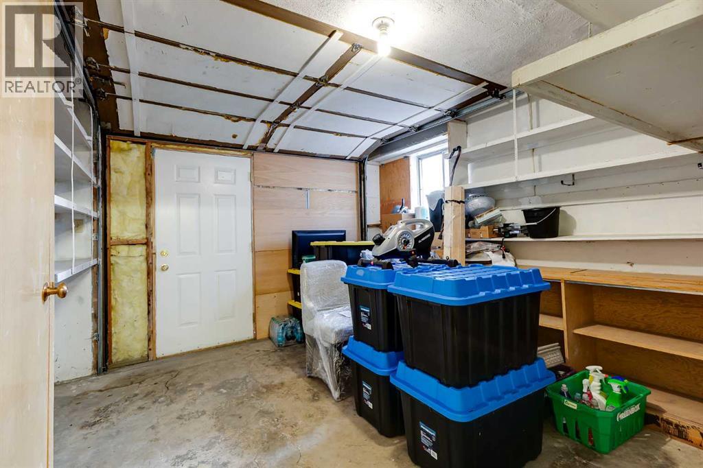 Single Family House Bi-level for Sale in  Hunts Crescent NW Huntington Hills Calgary 